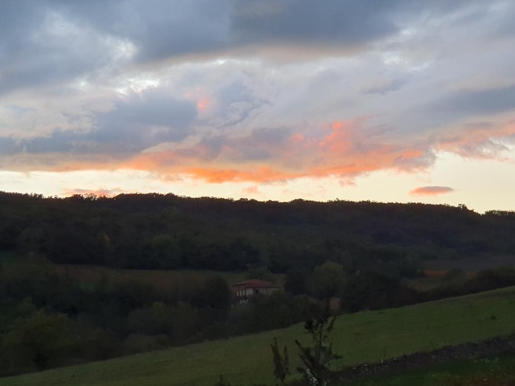 Coucher de soleil Theizé ce 24-10 à 18h45